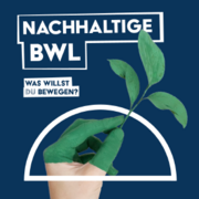 teilweise grüngefärbte Hand hält drei Blätter auf dunkelblauem Hintergund, Schriftzug Nachhaltige BWL - Was willst du bewegen?