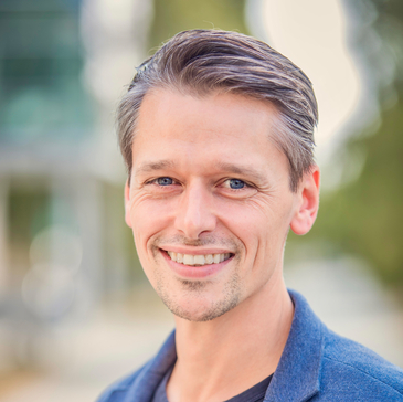 Photo of Professor Fabian Behrendt
