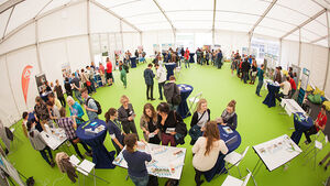 Beim Campus Day informieren die Fachbereiche der Hochschule über ihre Studienangebote und öffnen Labore und Hörsäle. Foto: Matthias Piekacz