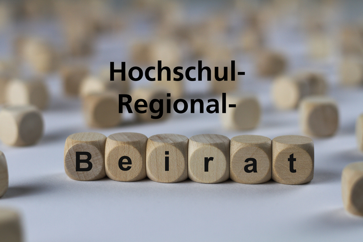Buchstabenwürfel mit derm Schriftzug Hochschulregianlebeirat
