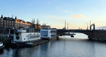 Fluss mit Brücke in Kopenhagen