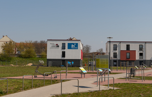 Blick auf Wohnheim 2 neben Wohnheim 1