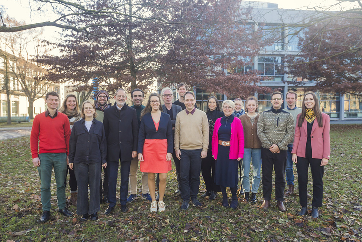 Das Bild zeigt das Team von h2d2