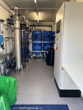 Container-Pilotanlage Ozonung-Biofiltration (innen))