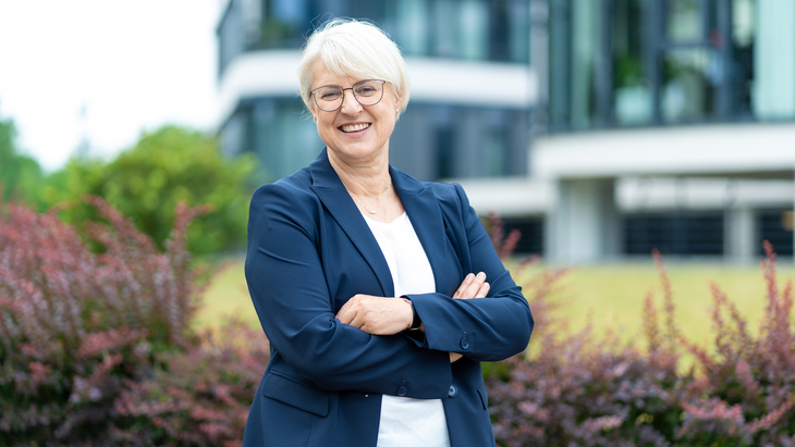 Porträtfoto von Prof. Dr. Kerstin Baumgarten, Prorektorin für Forschung, Entwicklung und Transfer der Hochschule Magdeburg-Stendal