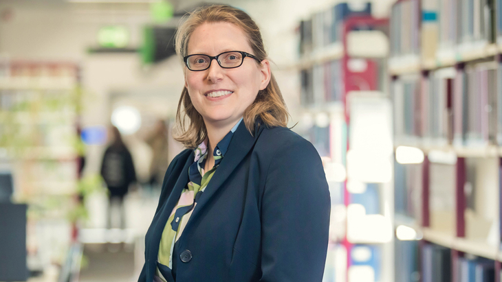 Porträtfoto von Prof. Dr. Stefanie March, Forschungspreisträgerin 2025, tätig am Fachbereich Soziale Arbeit, Gesundheit und Medien der Hochschule Magdeburg-Stendal im Bereich Gesundheitsförderung und -management.