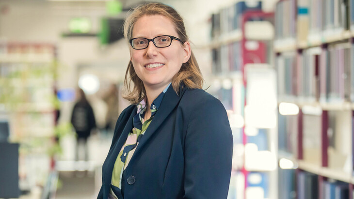 Porträtfoto von Prof. Dr. Stefanie March, Forschungspreisträgerin 2025, tätig am Fachbereich Soziale Arbeit, Gesundheit und Medien der Hochschule Magdeburg-Stendal im Bereich Gesundheitsförderung und -management.