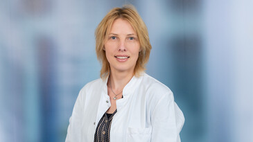 Doktorandin Janine Jänisch vom Promotionszentrum SGW, fotografiert für ein Interview über ihre Promotion in den Gesundheitswissenschaften