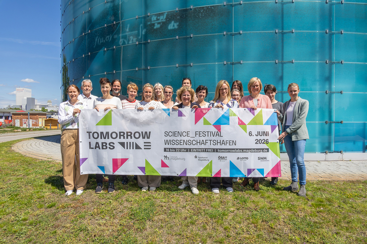 Die Mitglieder der AG Wissenschaft im Wissenschaftshafen – dem Ort der Tomorrow Labs. Foto: Anne Bornkessel