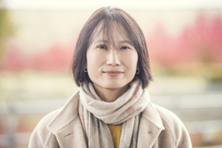 Die aktuelle DAAD-Preisträgerin Ae Yeon Lee auf der Seebühne in Magdeburg. Foto: Matthias Piekacz