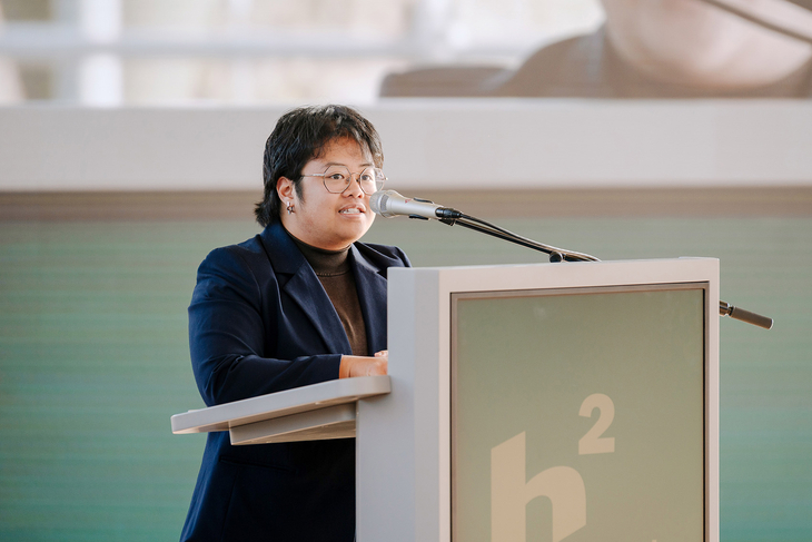Tobias Aw hat 2026 den DAAD-Preis während der Immafeier erhalten. Foto: Stefan Deutsch