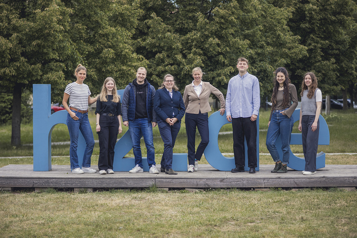 Das HiLSA-Team auf dem Campus Magdeburg. Foto: Matthias Piekacz