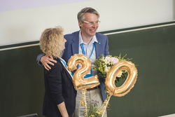 Studiengangsleiter Burkhard von Velsen-Zerweck und Studiengangskoordinatorin Cornelia Reinhold während der Jubiläumsfeier. Foto: Matthias Piekacz