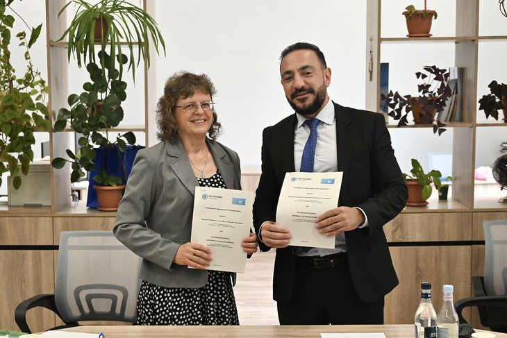 Unterzeichnung der Kooperationsvereinbarung am 23. September: Prof. Dr. Petra Schneider, Hochschule Magdeburg-Stendal, und Prorektor Sargis Asatryants, Nationale Polytechnische Universität Armeniens. Foto: Alexander Marx