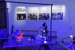 Ein Blick in die Ausstellung im Foyer des Puppentheaters. Foto (Ausschnitt): Puppentheater Magdeburg